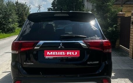 Mitsubishi Outlander III рестайлинг 3, 2020 год, 3 100 000 рублей, 3 фотография