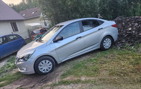Hyundai Solaris II рестайлинг, 2015 год, 600 000 рублей, 2 фотография