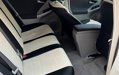 Toyota Prius, 2010 год, 1 100 000 рублей, 8 фотография