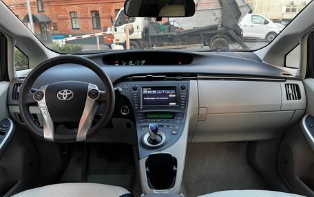 Toyota Prius, 2010 год, 1 100 000 рублей, 10 фотография