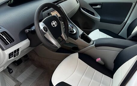 Toyota Prius, 2010 год, 1 100 000 рублей, 14 фотография