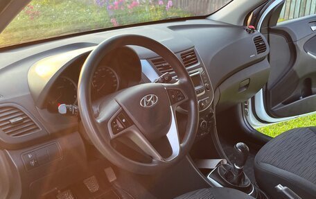 Hyundai Solaris II рестайлинг, 2015 год, 1 000 000 рублей, 4 фотография