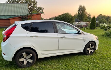 Hyundai Solaris II рестайлинг, 2015 год, 1 000 000 рублей, 8 фотография