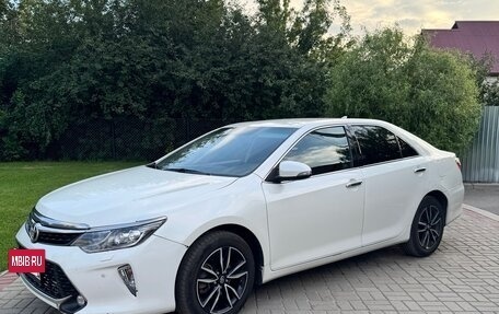 Toyota Camry, 2018 год, 2 139 000 рублей, 2 фотография