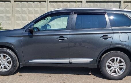 Mitsubishi Outlander III рестайлинг 3, 2016 год, 1 800 000 рублей, 3 фотография
