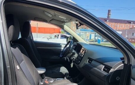 Mitsubishi Outlander III рестайлинг 3, 2016 год, 1 800 000 рублей, 8 фотография