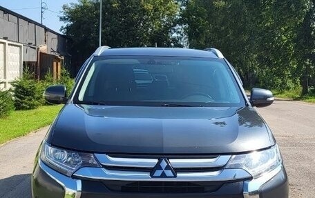 Mitsubishi Outlander III рестайлинг 3, 2016 год, 1 800 000 рублей, 6 фотография