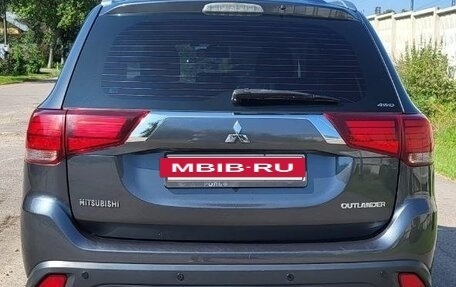 Mitsubishi Outlander III рестайлинг 3, 2016 год, 1 800 000 рублей, 2 фотография