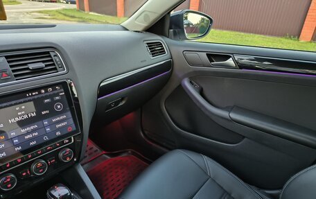 Volkswagen Jetta VI, 2016 год, 1 550 000 рублей, 12 фотография