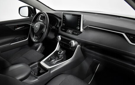 Toyota RAV4, 2020 год, 3 290 000 рублей, 13 фотография