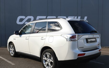 Mitsubishi Outlander III рестайлинг 3, 2014 год, 1 550 000 рублей, 2 фотография