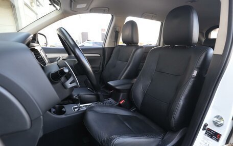 Mitsubishi Outlander III рестайлинг 3, 2014 год, 1 550 000 рублей, 10 фотография