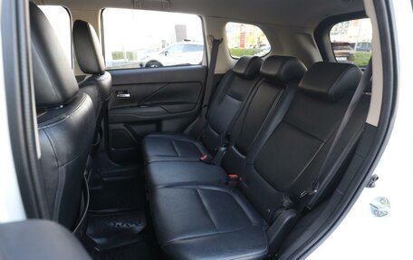 Mitsubishi Outlander III рестайлинг 3, 2014 год, 1 550 000 рублей, 9 фотография