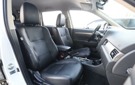 Mitsubishi Outlander III рестайлинг 3, 2014 год, 1 550 000 рублей, 8 фотография