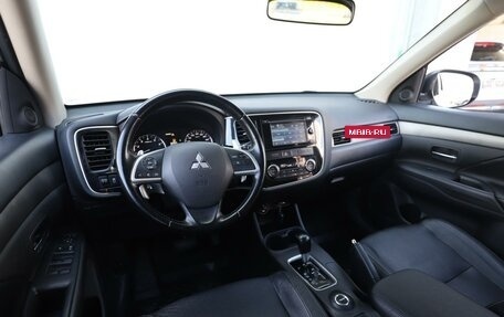 Mitsubishi Outlander III рестайлинг 3, 2014 год, 1 550 000 рублей, 6 фотография