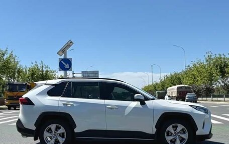 Toyota RAV4, 2021 год, 2 420 000 рублей, 7 фотография