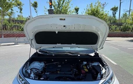 Toyota RAV4, 2021 год, 2 420 000 рублей, 12 фотография