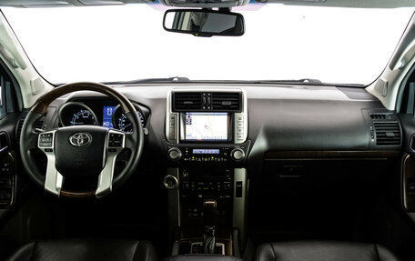 Toyota Land Cruiser Prado 150 рестайлинг 2, 2013 год, 2 199 000 рублей, 10 фотография