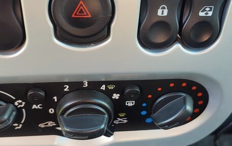 Renault Sandero I, 2012 год, 650 000 рублей, 6 фотография