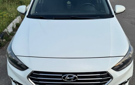 Hyundai Solaris II рестайлинг, 2017 год, 1 600 000 рублей, 1 фотография