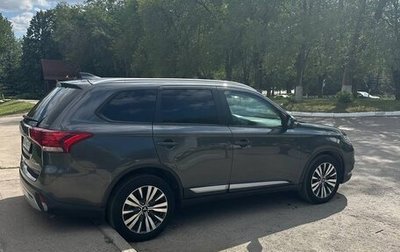 Mitsubishi Outlander III рестайлинг 3, 2019 год, 2 450 000 рублей, 1 фотография
