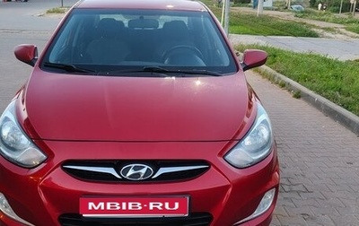 Hyundai Solaris II рестайлинг, 2012 год, 820 000 рублей, 1 фотография