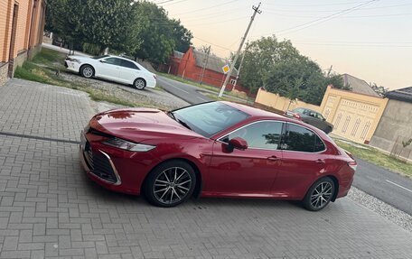 Toyota Camry, 2021 год, 2 700 000 рублей, 3 фотография