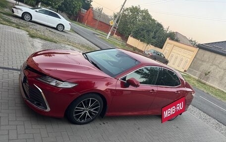 Toyota Camry, 2021 год, 2 700 000 рублей, 2 фотография