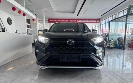 Toyota RAV4, 2021 год, 2 530 000 рублей, 2 фотография