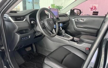 Toyota RAV4, 2021 год, 2 530 000 рублей, 8 фотография