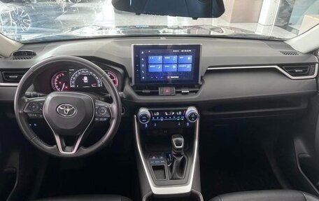 Toyota RAV4, 2021 год, 2 530 000 рублей, 10 фотография