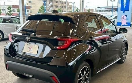 Toyota Yaris, 2022 год, 1 155 000 рублей, 5 фотография