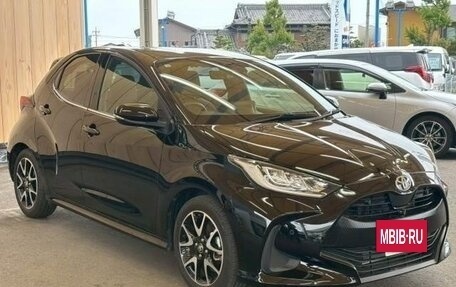 Toyota Yaris, 2022 год, 1 155 000 рублей, 3 фотография
