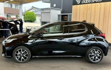 Toyota Yaris, 2022 год, 1 155 000 рублей, 8 фотография