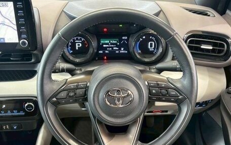 Toyota Yaris, 2022 год, 1 155 000 рублей, 14 фотография