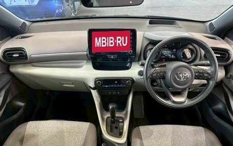 Toyota Yaris, 2022 год, 1 155 000 рублей, 13 фотография