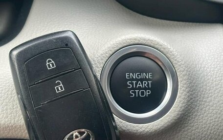 Toyota Yaris, 2022 год, 1 155 000 рублей, 23 фотография