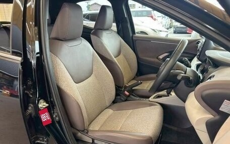 Toyota Yaris, 2022 год, 1 155 000 рублей, 24 фотография