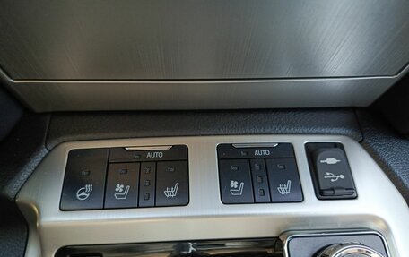 Toyota Land Cruiser 200, 2016 год, 5 690 000 рублей, 28 фотография