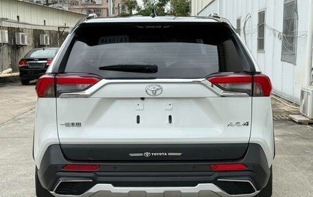 Toyota RAV4, 2021 год, 2 220 000 рублей, 5 фотография