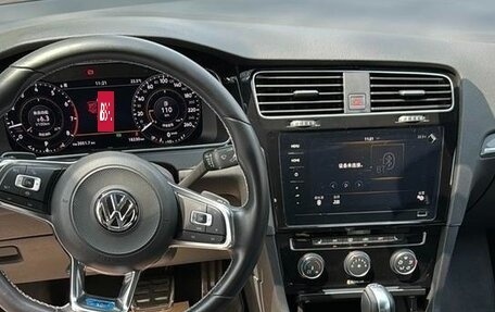 Volkswagen Golf VIII, 2021 год, 1 650 000 рублей, 12 фотография