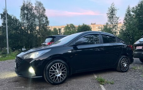 Hyundai Solaris II рестайлинг, 2021 год, 1 700 000 рублей, 15 фотография