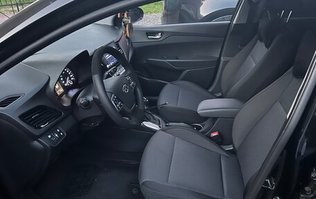 Hyundai Solaris II рестайлинг, 2021 год, 1 700 000 рублей, 16 фотография
