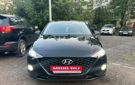 Hyundai Solaris II рестайлинг, 2021 год, 1 700 000 рублей, 2 фотография