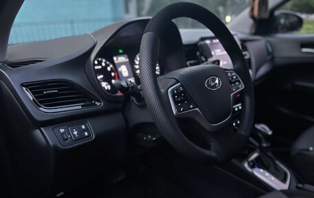 Hyundai Solaris II рестайлинг, 2021 год, 1 700 000 рублей, 17 фотография