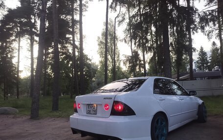 Toyota Altezza, 2000 год, 1 150 000 рублей, 10 фотография
