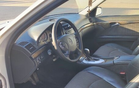 Mercedes-Benz E-Класс, 2005 год, 1 100 000 рублей, 8 фотография