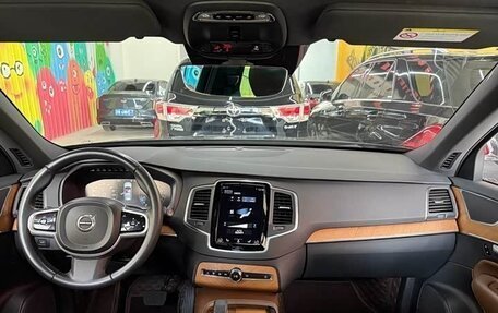Volvo XC90 II рестайлинг, 2022 год, 3 650 000 рублей, 6 фотография