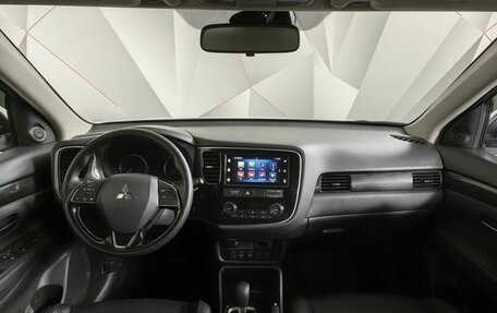 Mitsubishi Outlander III рестайлинг 3, 2018 год, 2 135 000 рублей, 10 фотография