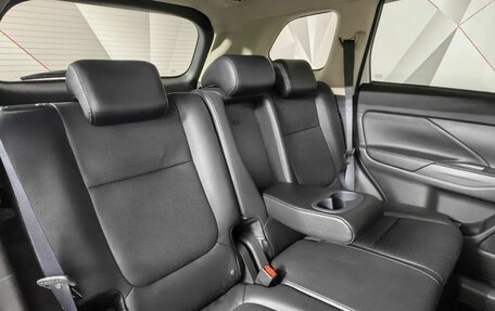 Mitsubishi Outlander III рестайлинг 3, 2018 год, 2 135 000 рублей, 13 фотография